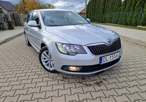 Skoda Superb cena 36900 przebieg: 270000, rok produkcji 2014 z Miłosław małe 154